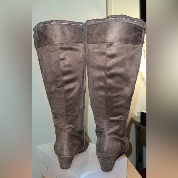 Women’s Brown Boots - Picture 4 of 9